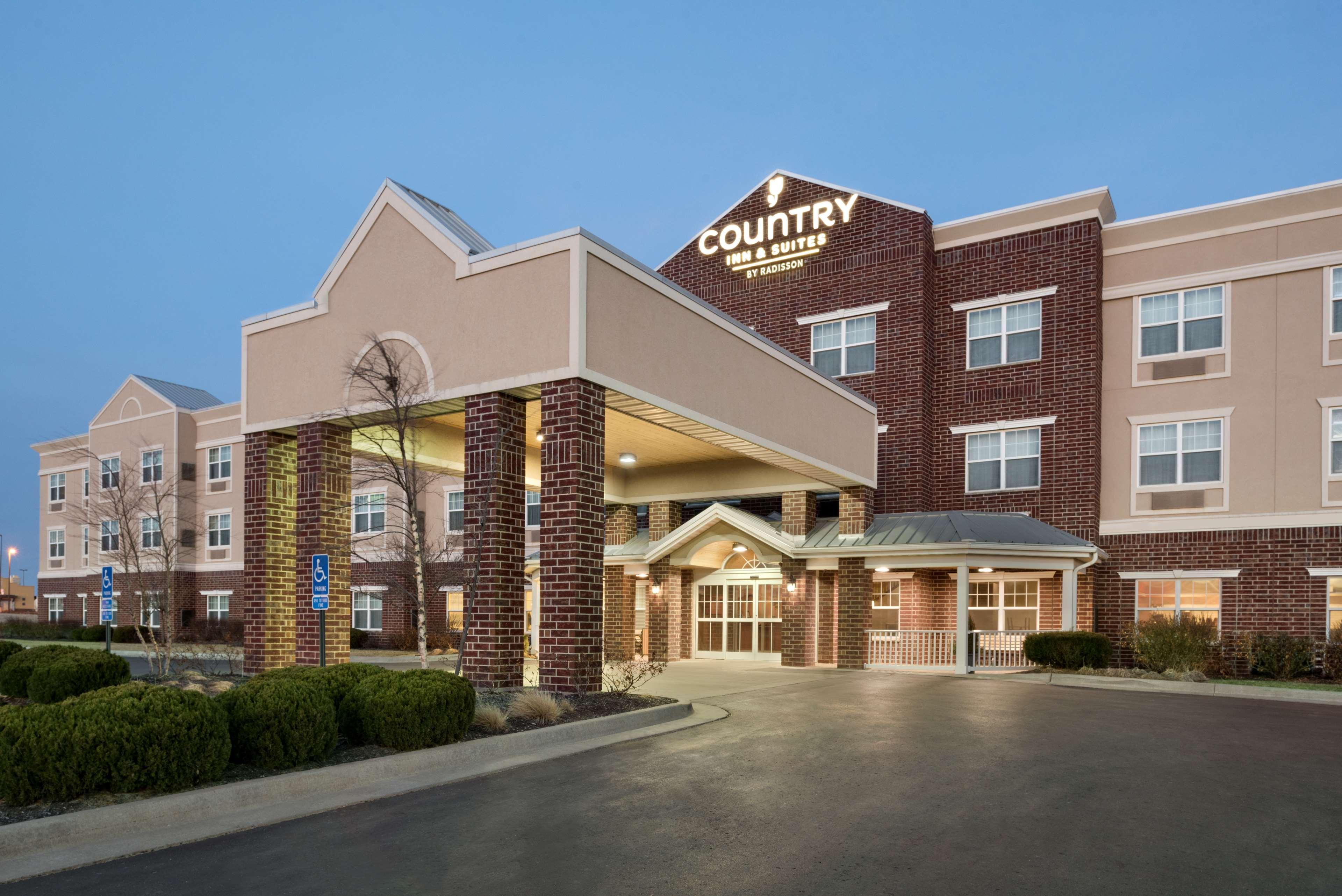 Country Inn & Suites By Radisson, Kansas City At Village West, Ks Bonner Springs Exterior foto